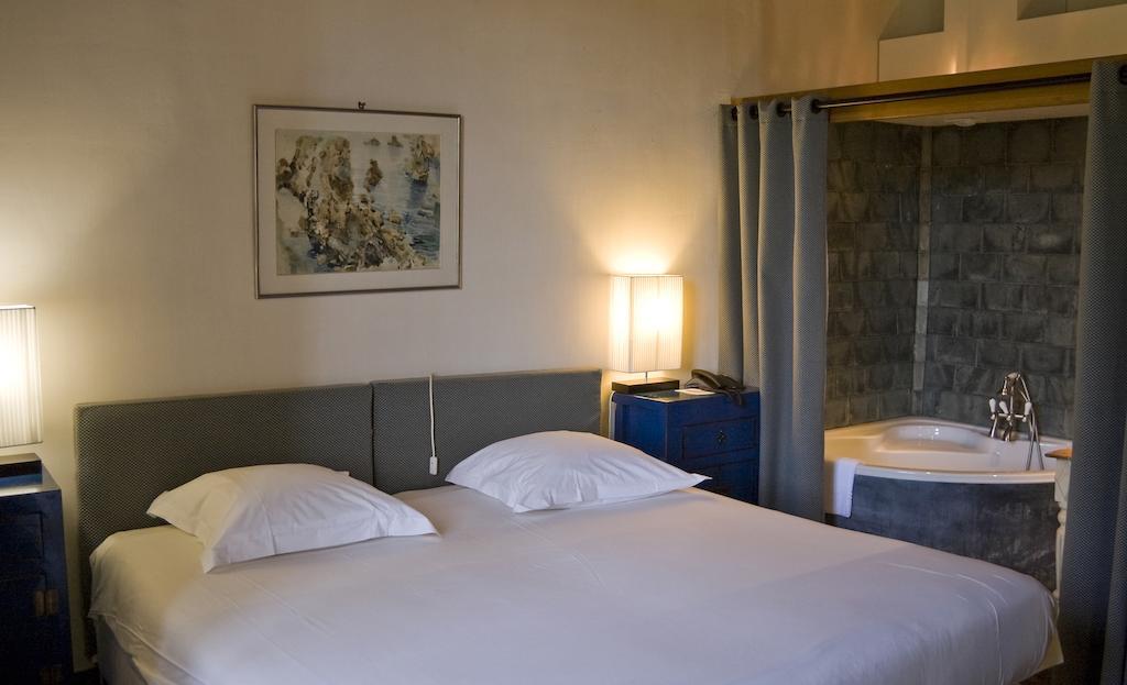 Citadelle Vauban Hotel Le Palais Bagian luar foto